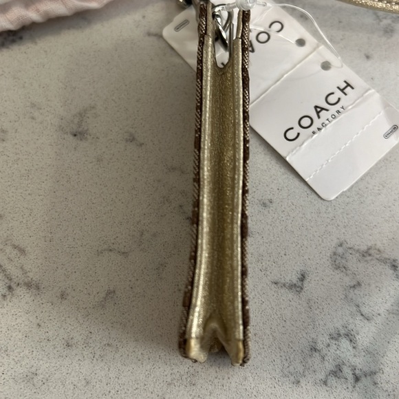 Coach Collector Alert. iPod shuffle case NWT - Picture 3 of 8